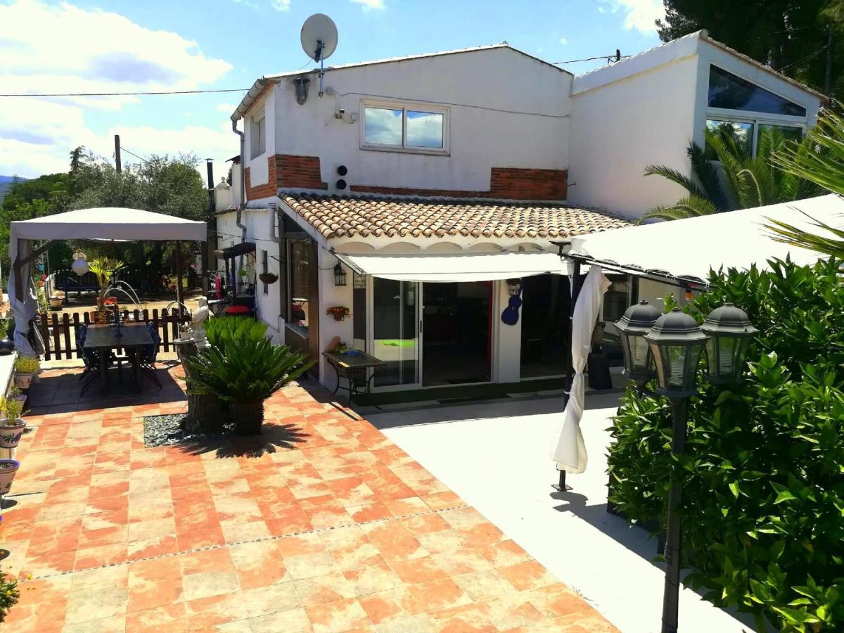 Los Amigos De Claude & Joanna Ontinyent Exterior foto